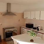Casa Familiar - Espacosa, Confortavel E Sossegada بيت للعطل
