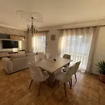 Casa Familiar - Espacosa, Confortavel E Sossegada