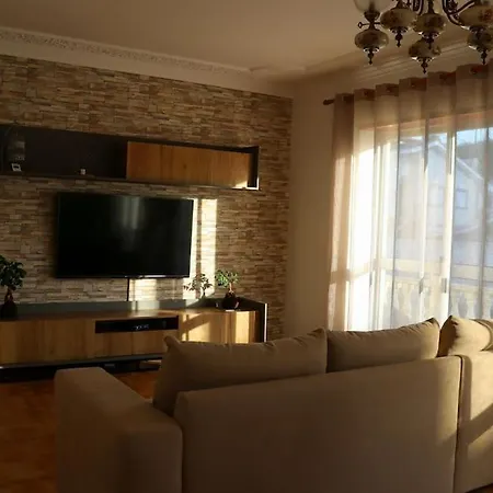 Casa Familiar - Espaçosa, Confortável E Sossegada