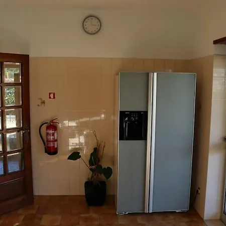 Casa Familiar - Espaçosa, Confortável E Sossegada
