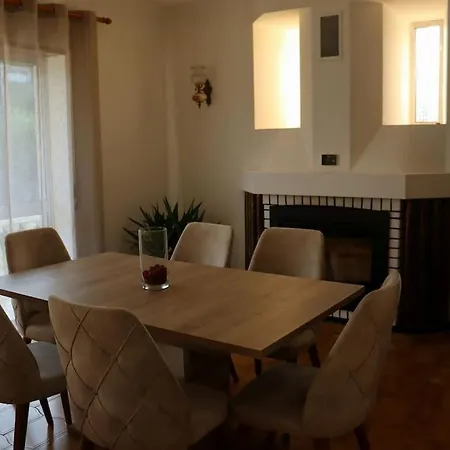 Casa Familiar - Espacosa, Confortavel E Sossegada *