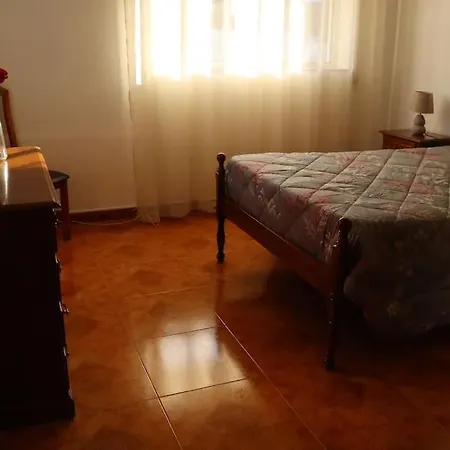 Casa Familiar - Espaçosa, Confortável E Sossegada Casa de Férias