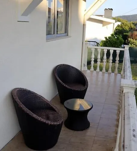 Casa Familiar - Espacosa, Confortavel E Sossegada Semesterbostad