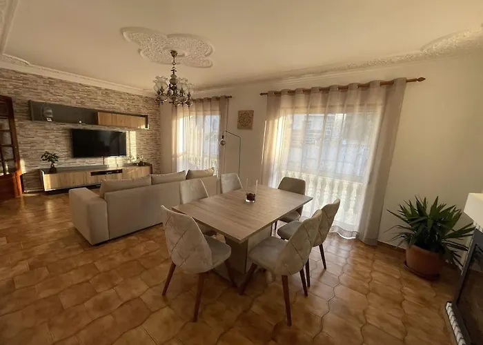 Casa Familiar - Espacosa, Confortavel E Sossegada